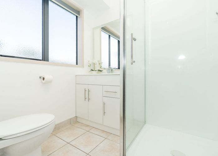  at 25 Thomas Road, Huntington, Hamilton