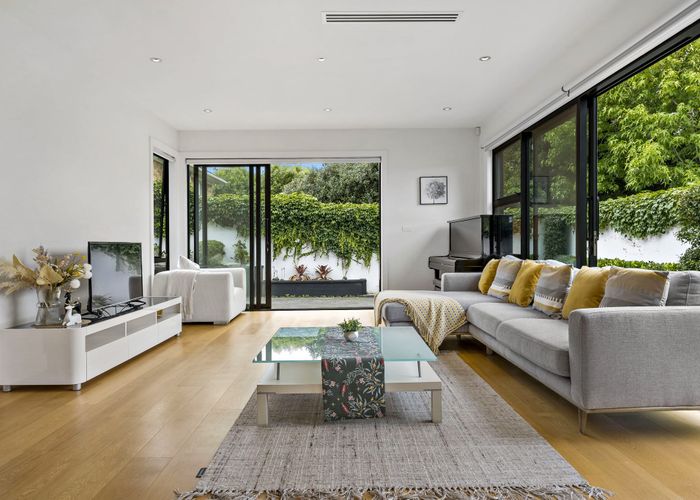  at 39C Clonbern Road, Remuera, Auckland