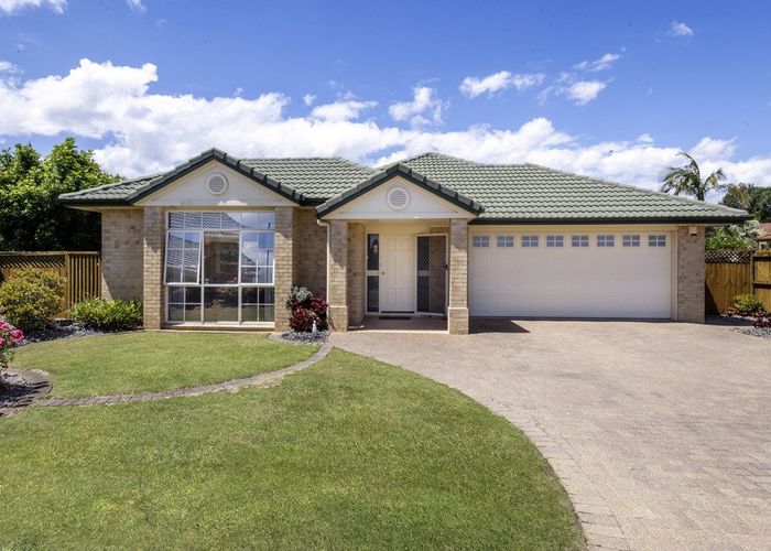  at 22 Trovare Place, Golflands, Auckland