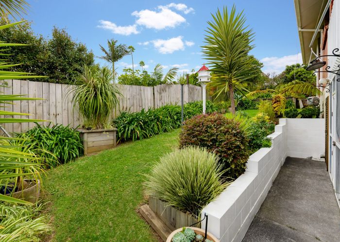  at 2/74 Evelyn Road, Cockle Bay, Manukau