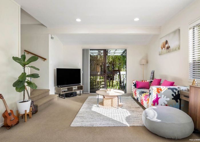  at 2/6 Angelo Avenue, Howick, Manukau City, Auckland