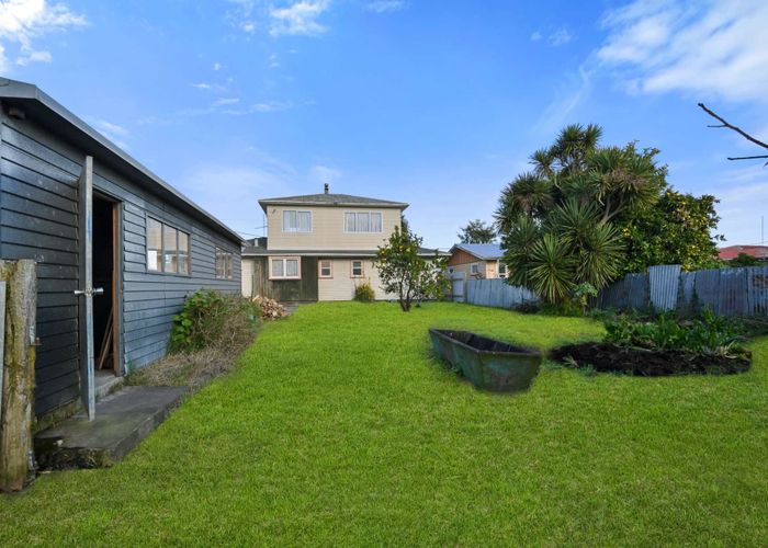  at 8 Hakiwai Road, Fernhill