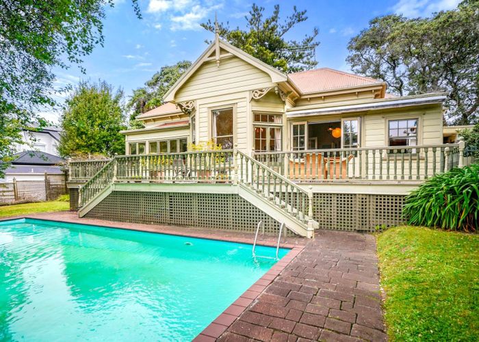  at 12 Bridge View Road, Birkenhead, North Shore City, Auckland