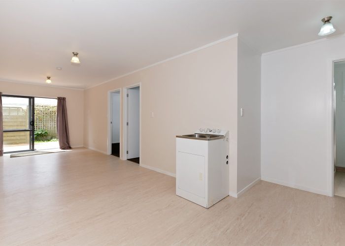  at 5 Julian Place, Otara, Auckland
