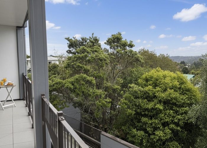  at 4/99 Mokoia Road, Birkenhead, North Shore City, Auckland