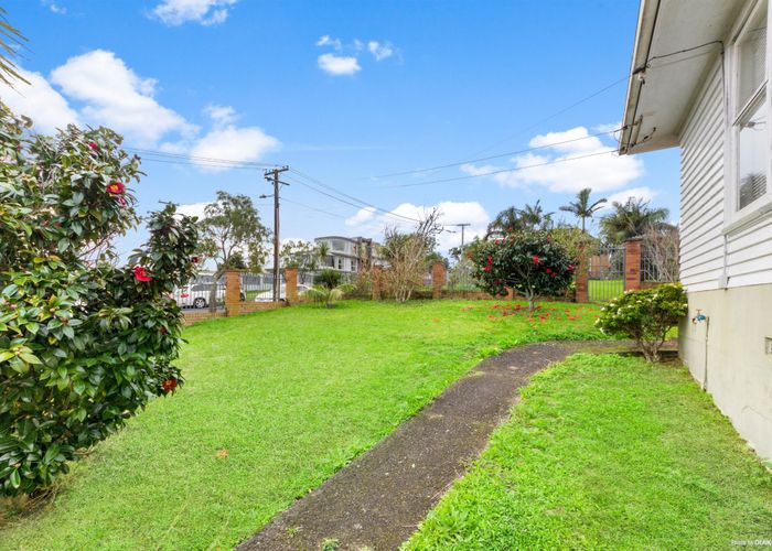  at 4 Shipton Place, Blockhouse Bay, Auckland City, Auckland