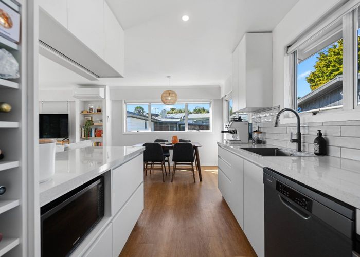  at 12 Edith Place, Dinsdale, Hamilton