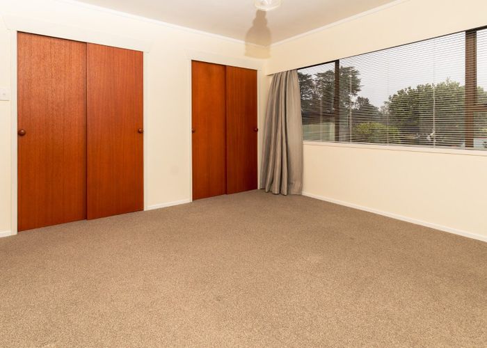  at 2/4 Bishop St, Green Bay, Waitakere City, Auckland