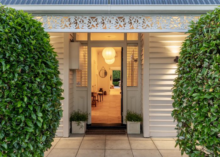  at 33 Hawkesbury Avenue, St Albans, Christchurch