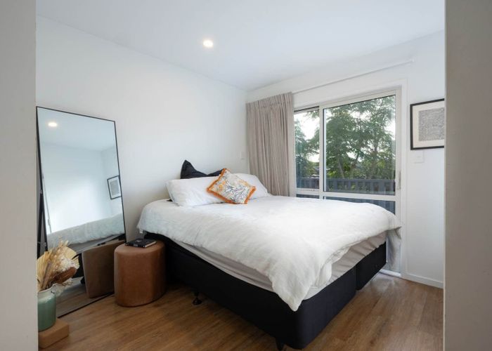  at 8A Aquarius Avenue, Glen Eden, Waitakere City, Auckland