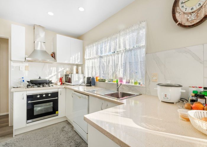  at 2/13 Gray Avenue, Māngere East, Auckland