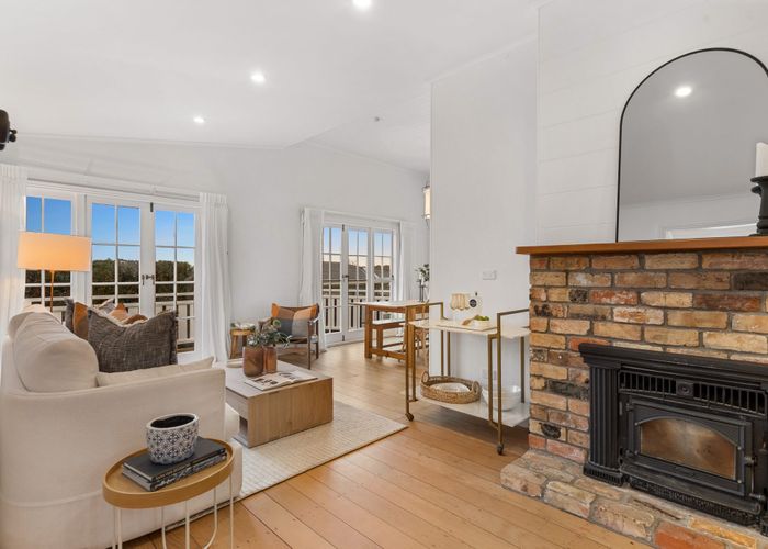  at 8 Fordham Street, Beach Haven, North Shore City, Auckland