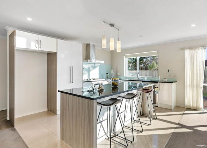  at 12 Shelby Lane, Flat Bush, Auckland