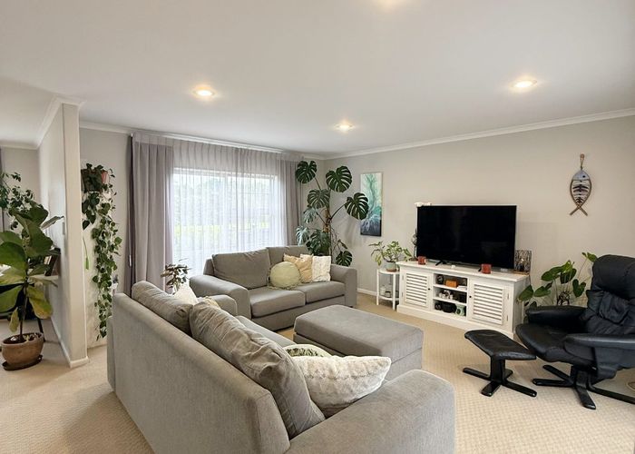  at 3 Savona Drive, Flat Bush, Auckland