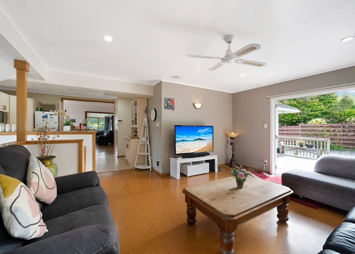  at 15 Tauhara Street, Green Bay, Auckland