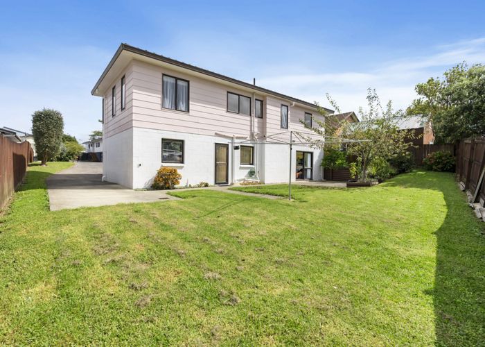  at 8 Coubray Place, Botany Downs, Auckland