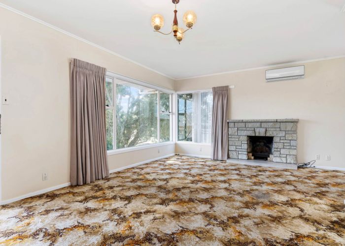  at 19 Sunnyfield Crescent, Glenfield, Auckland