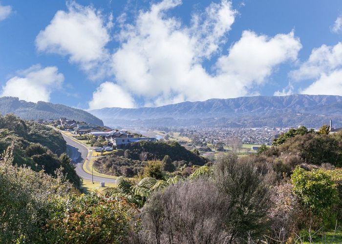  at 18 Cosgrove Rise, Riverstone Terraces, Upper Hutt, Wellington