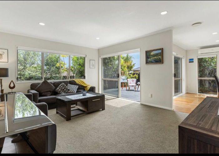  at 2/19 Emyvalie Place, Dannemora, Auckland