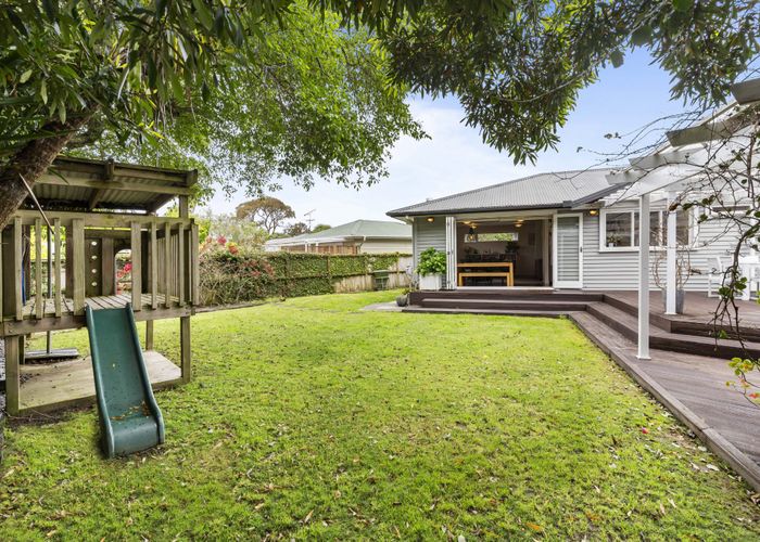  at 14 Sylvia Road, Hillcrest, Auckland