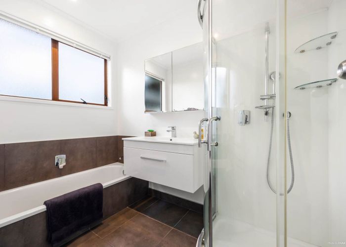  at 7 Darren Crescent, Half Moon Bay, Auckland