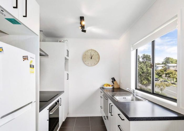  at 2/31 Gowing Drive, Meadowbank, Auckland