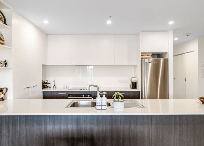  at 30/8 Thompson Park Road, Mount Wellington, Auckland City, Auckland