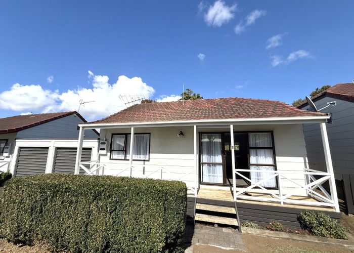  at 4/18 Waiari Road, Conifer Grove, Papakura, Auckland