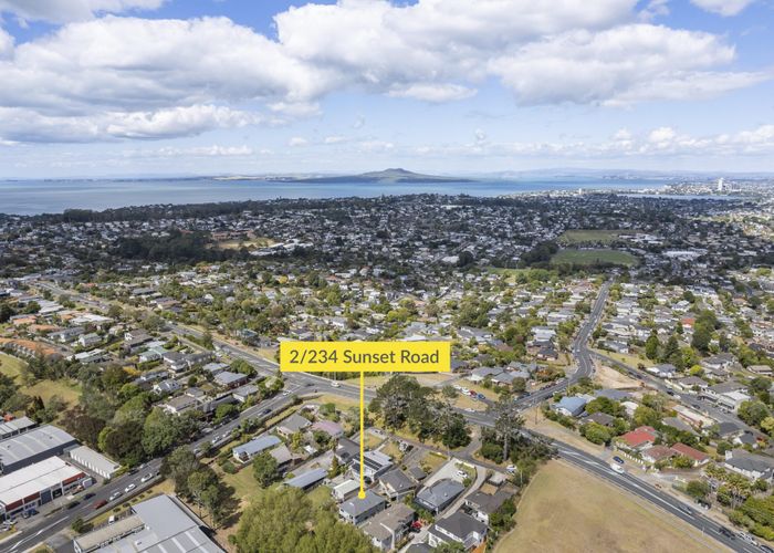  at 2/234 Sunset Road, Windsor Park, Auckland