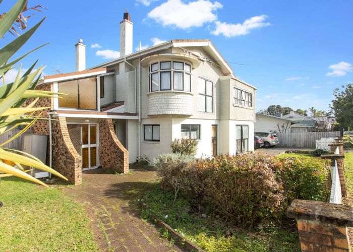  at 6 Wairere Avenue, Mount Albert, Auckland