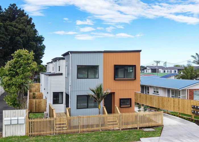  at 21A Hillcrest Avenue, Hillcrest, North Shore City, Auckland