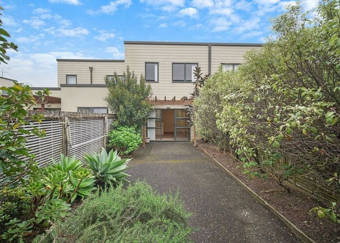  at 2/17 Harbour View Road, Te Atatu Peninsula, Waitakere City, Auckland
