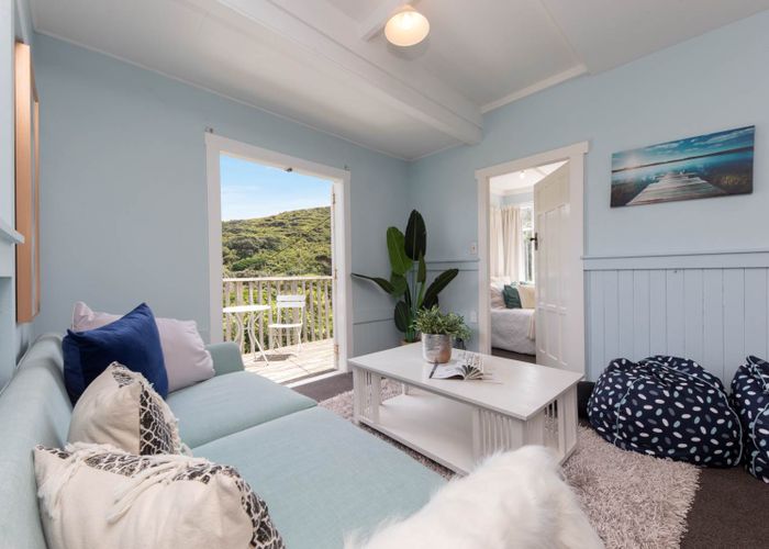  at 5 Glenesk Road, Piha