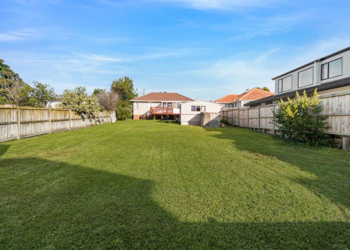  at 5 Fairdene Avenue, Henderson, Auckland