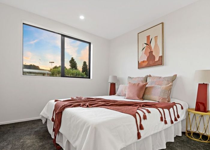  at 121 White Swan Road, Mount Roskill, Auckland City, Auckland