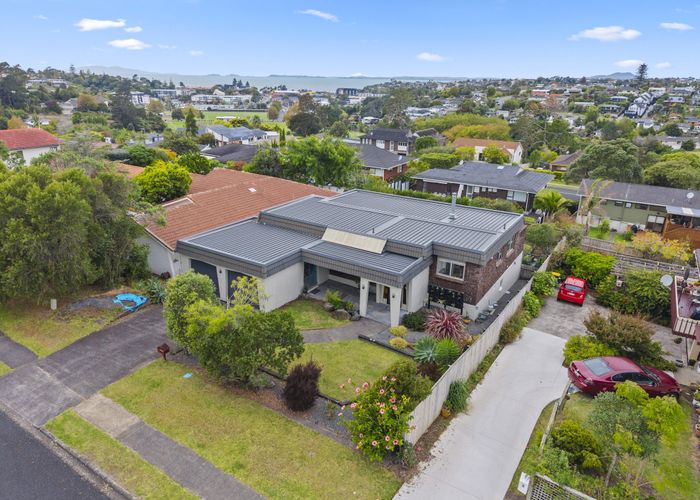  at 5 Stapleford Crescent, Browns Bay, North Shore City, Auckland