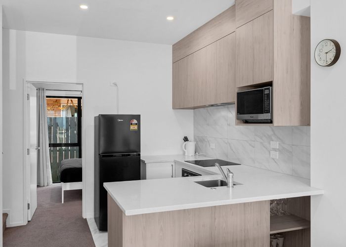  at 6 Aumarire Lane, Favona, Auckland