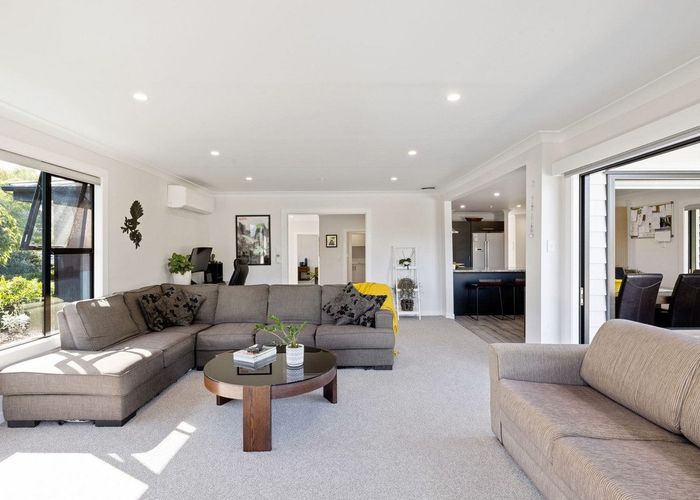  at 9 Shadbolt Drive, Leamington, Cambridge