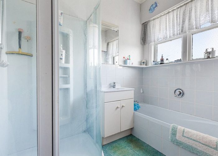  at 7 Phillip Avenue, Glen Eden, Auckland