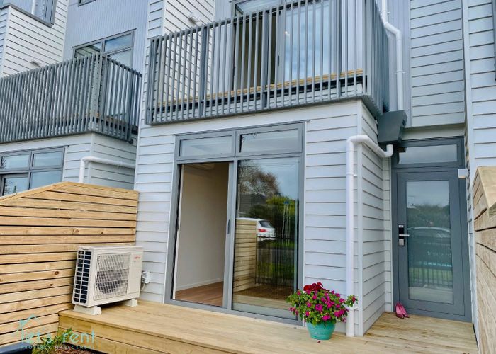  at 588E Te Atatu Road, Te Atatu Peninsula, Waitakere City, Auckland