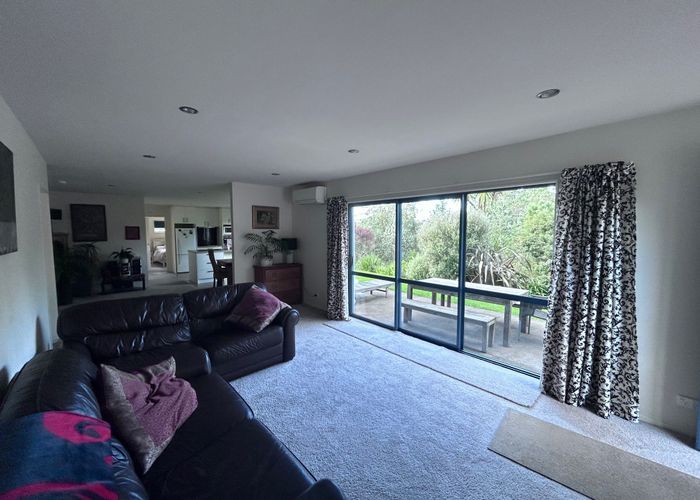  at 4 Roberts Road, Matakatia, Whangaparaoa