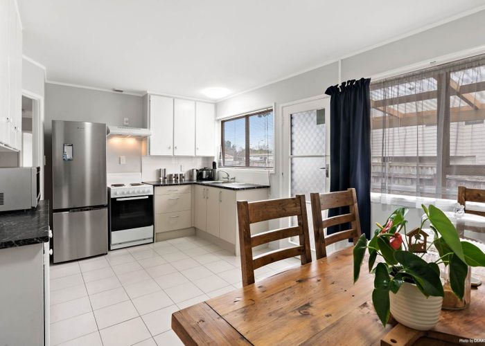  at 2/34 Latham Avenue, Pakuranga, Auckland