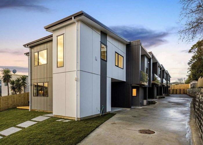  at 1/3 Pomelo Road, Te Atatu South, Auckland