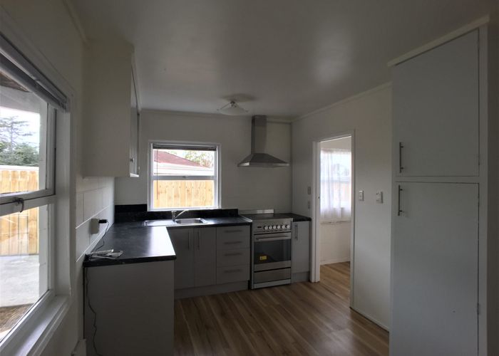  at 2/4 Regal Place, Forrest Hill, Auckland