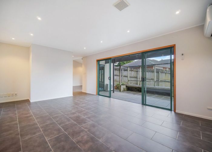  at 6A Greenslade Crescent, Northcote, North Shore City, Auckland