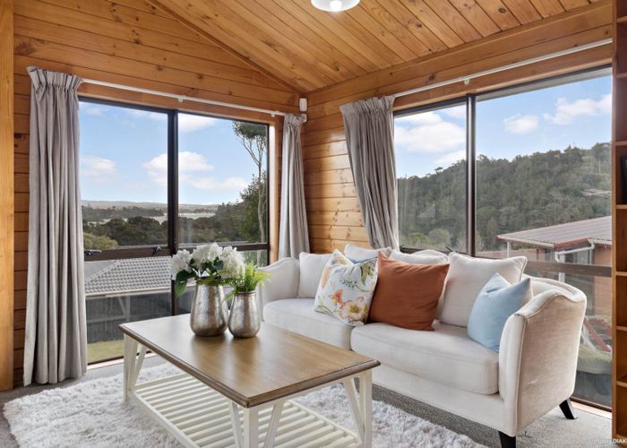  at 1 Thistledew Place, Bayview, Auckland