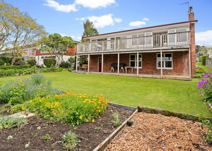  at 32 Holland Road, Hillcrest, North Shore City, Auckland