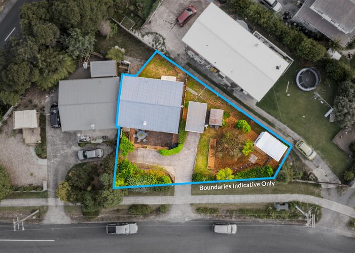  at 2/1 Burnham Road, Waitākere, Auckland