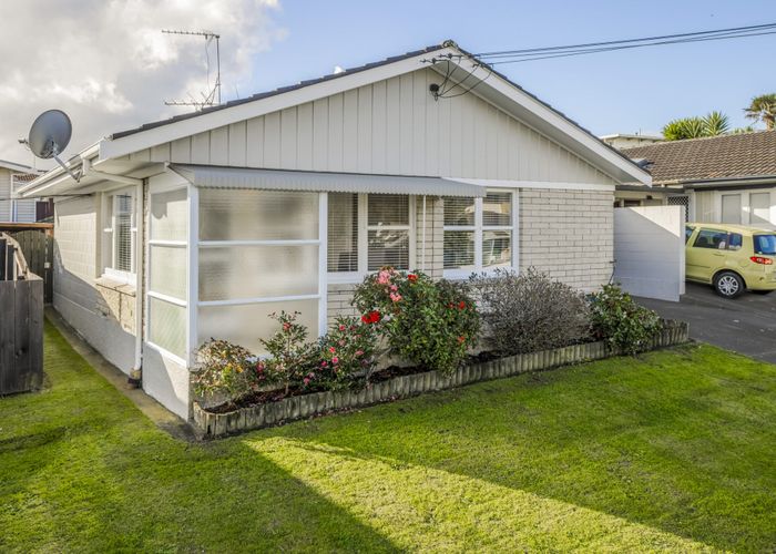  at 2/16 Duke Street, Papakura, Auckland