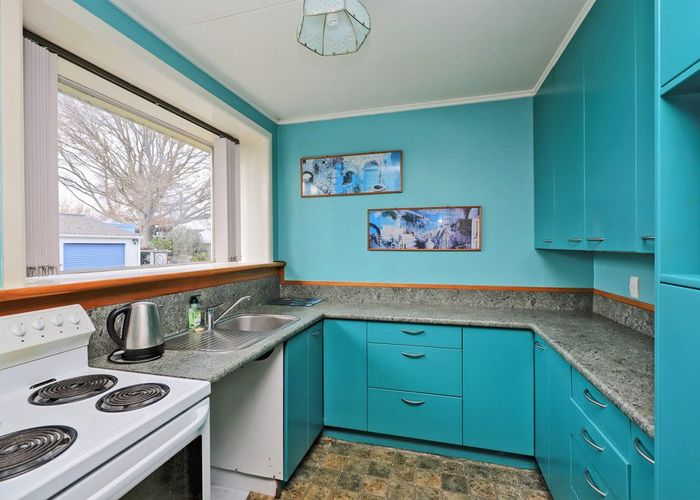  at 221 Sunnybank Crescent, Camberley, Hastings